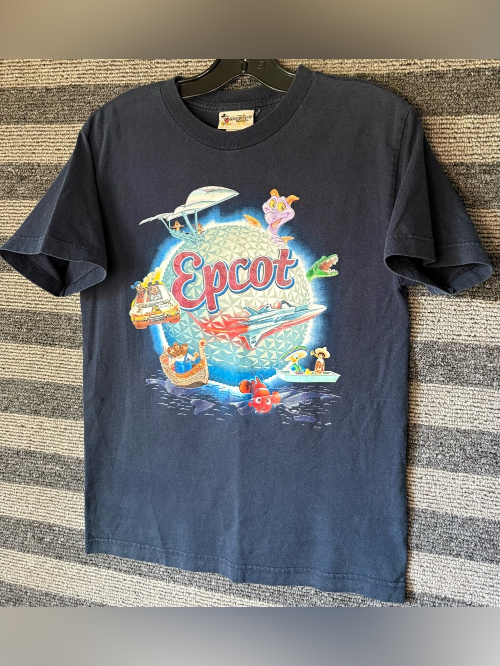 Vintage Y2K Epcot Walt Disney World Navy Blue Graphic T-Shirt Men’s Small EUC